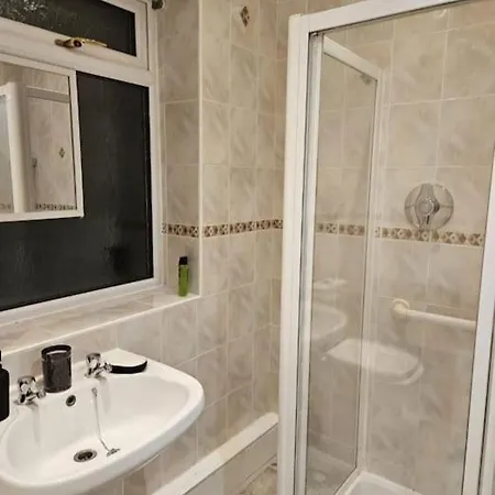 Jah 2 4bed Service Brist-ol Cost Weekly Monthly For Groups Contractors Students Family