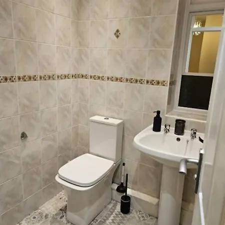 Апартаменты Jah 2 4bed Service Brist-ol Cost Weekly Monthly For Groups Contractors Students Family Бристоль